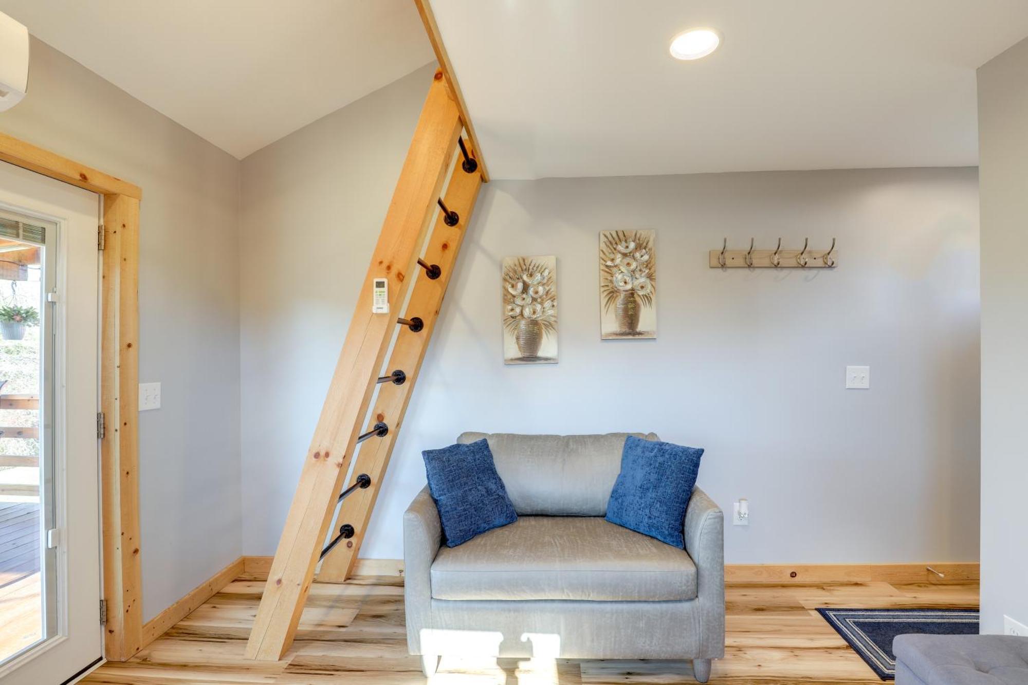Marshall Studio With Loft, Hot Tub And Views! Eksteriør billede