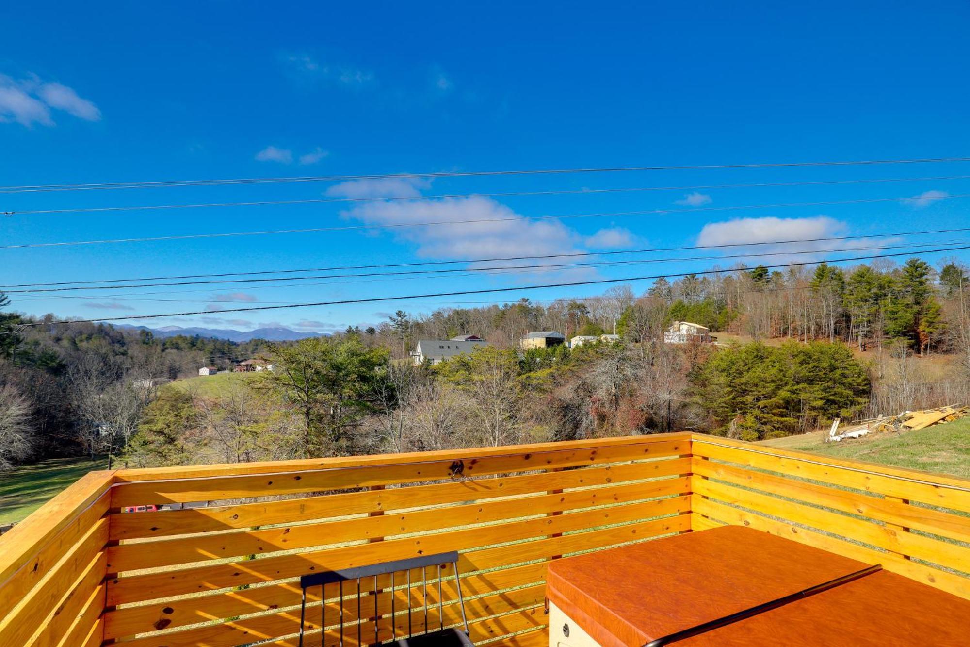 Marshall Studio With Loft, Hot Tub And Views! Eksteriør billede