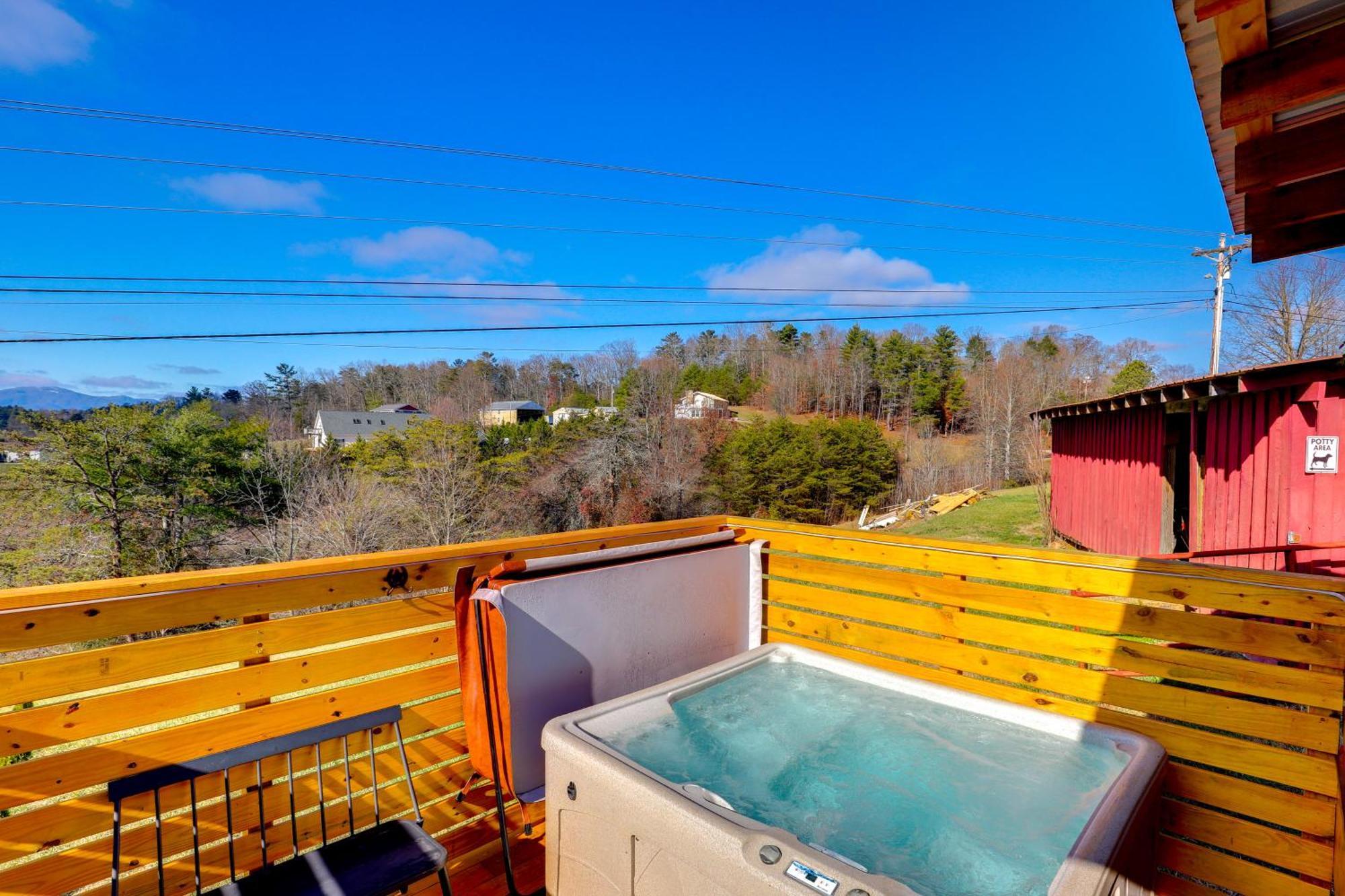 Marshall Studio With Loft, Hot Tub And Views! Eksteriør billede