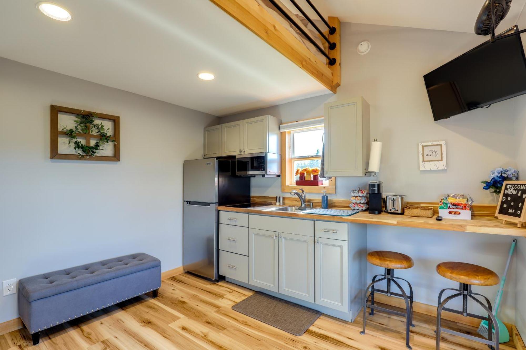 Marshall Studio With Loft, Hot Tub And Views! Eksteriør billede