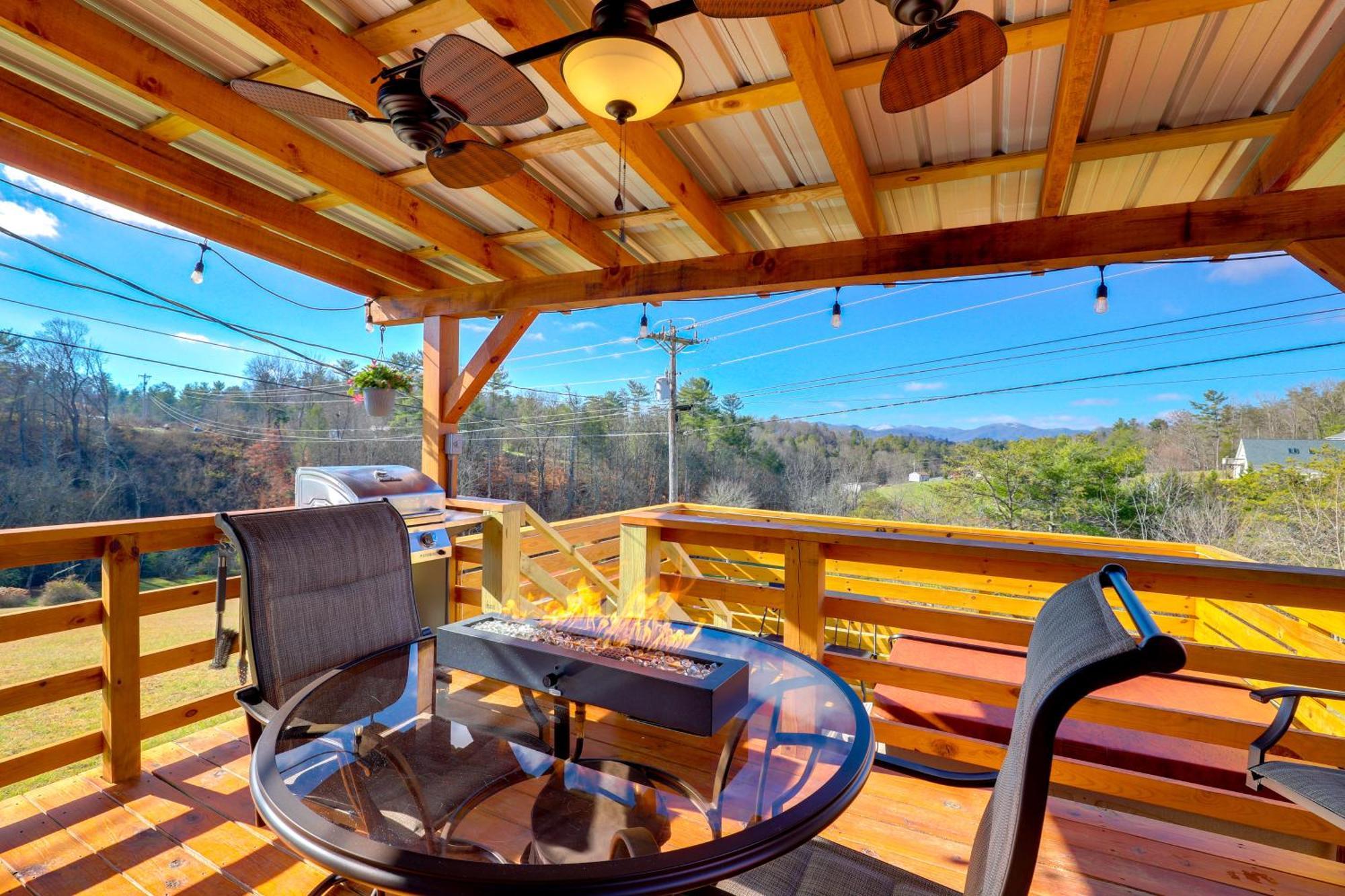Marshall Studio With Loft, Hot Tub And Views! Eksteriør billede